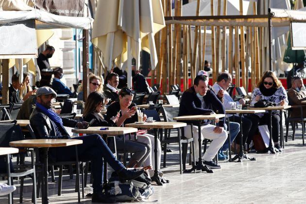 Terraza abierta al 50% en Montpellier.