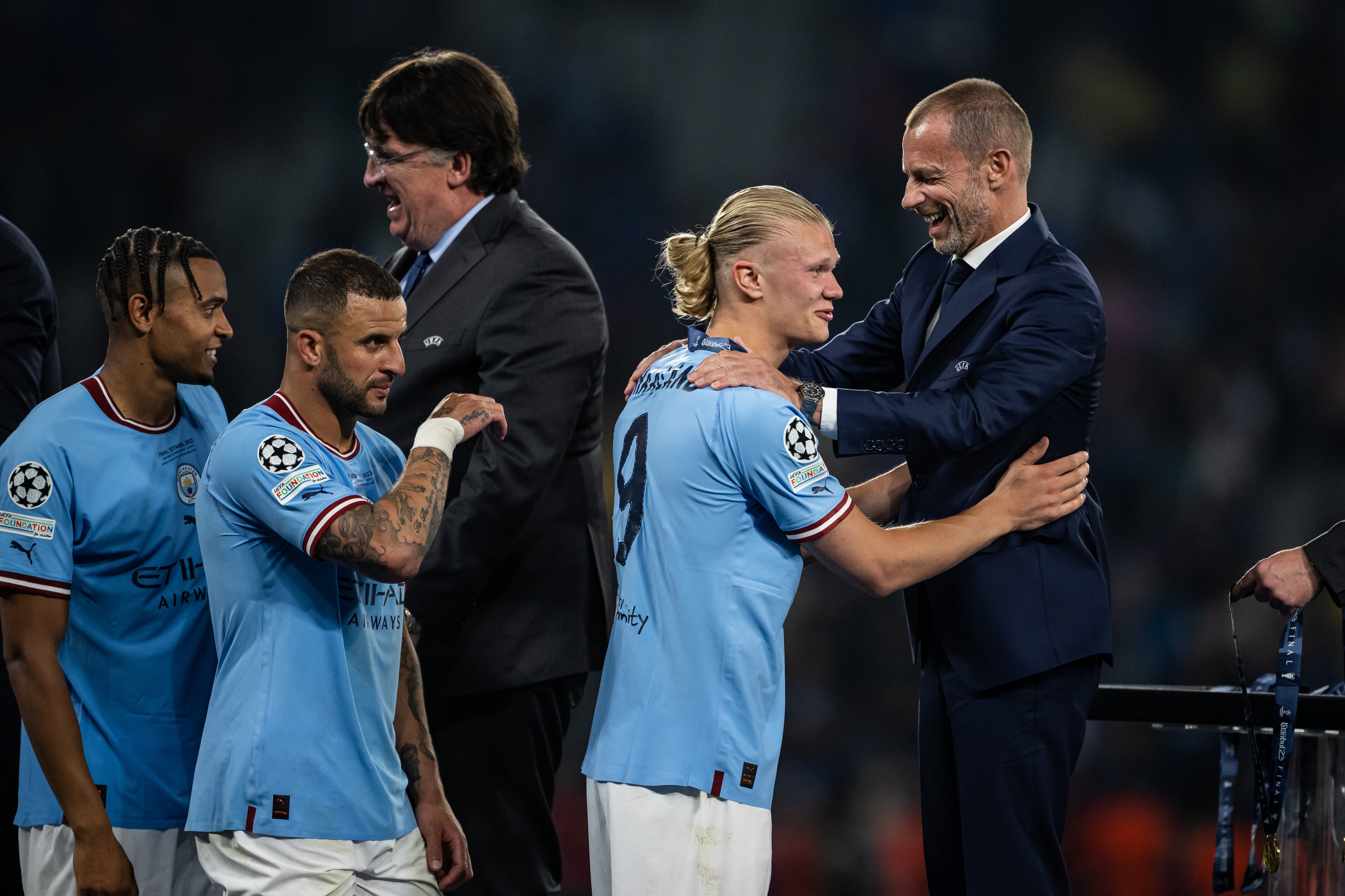 Aleksander Ceferin, durante la entrega de medallas al Manchester City durante la pasada final de la Champions League. (Photo by Marvin Ibo Guengoer - GES Sportfoto/Getty Images)