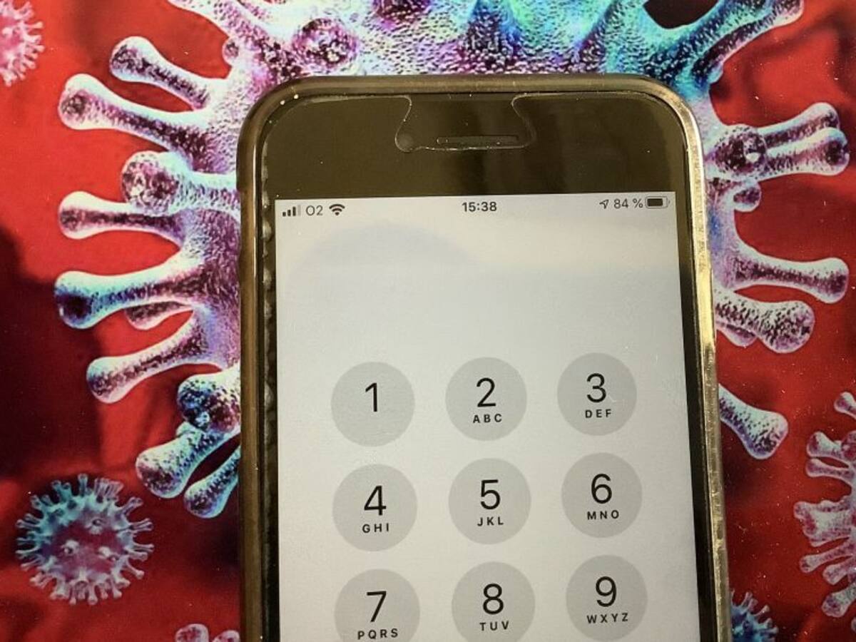 Sanitarios del Hospital de Valdepeñas acercan a los pacientes de COVID19 a sus familiares