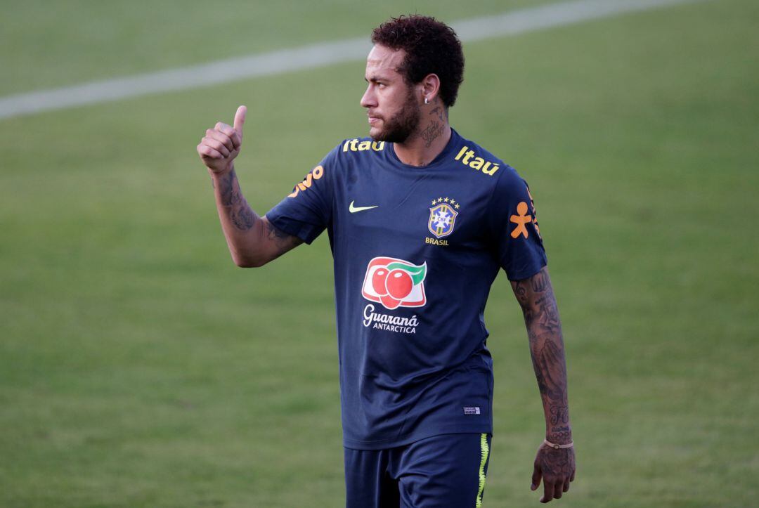 Neymar, durante un entrenamiento con Brasil