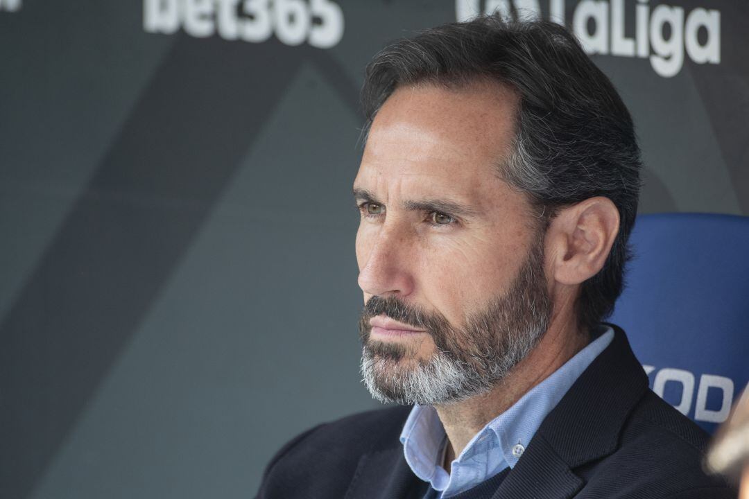 Vicente Moreno visitant l'RCDE Stadium com entrenador del Mallorca.