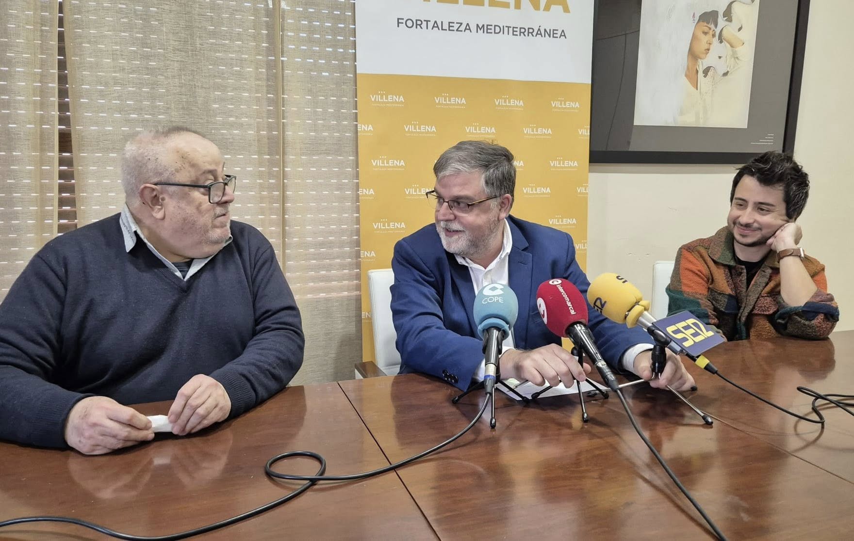 El alcalde, con Pedro Pardo, de los Belenistas, y Víctor Lucas