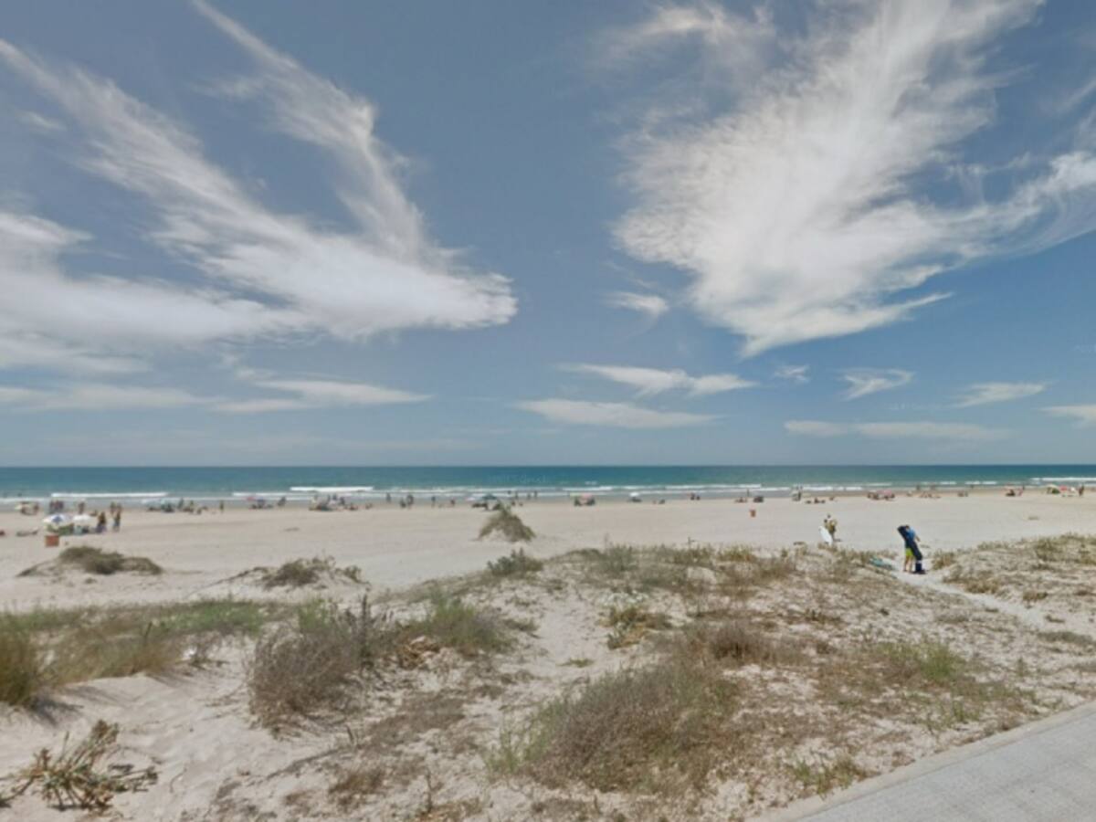 Llega una patera a la playa de Cortadura