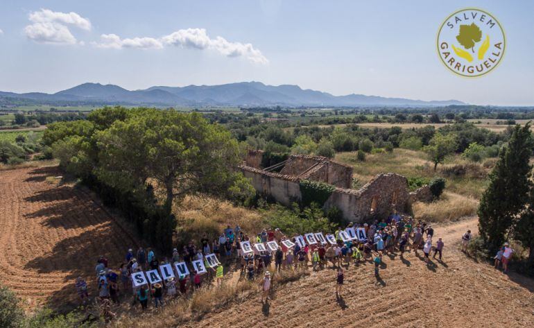 Imatge d'una de les protestes contra la construcció del càmping a Garriguella