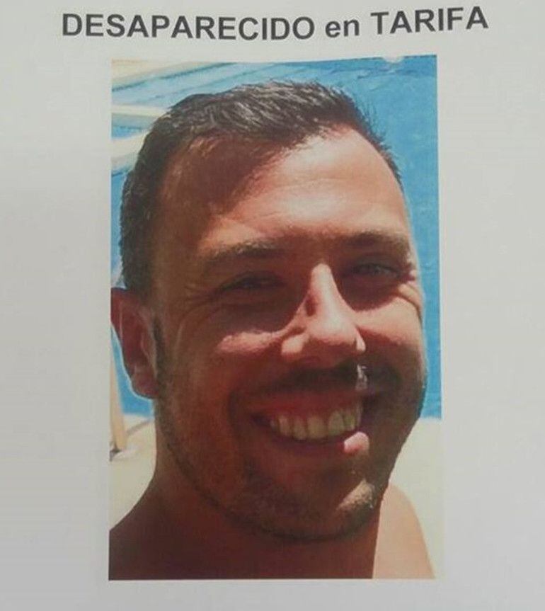 Cartel del joven desaparecido en Tarifa.
