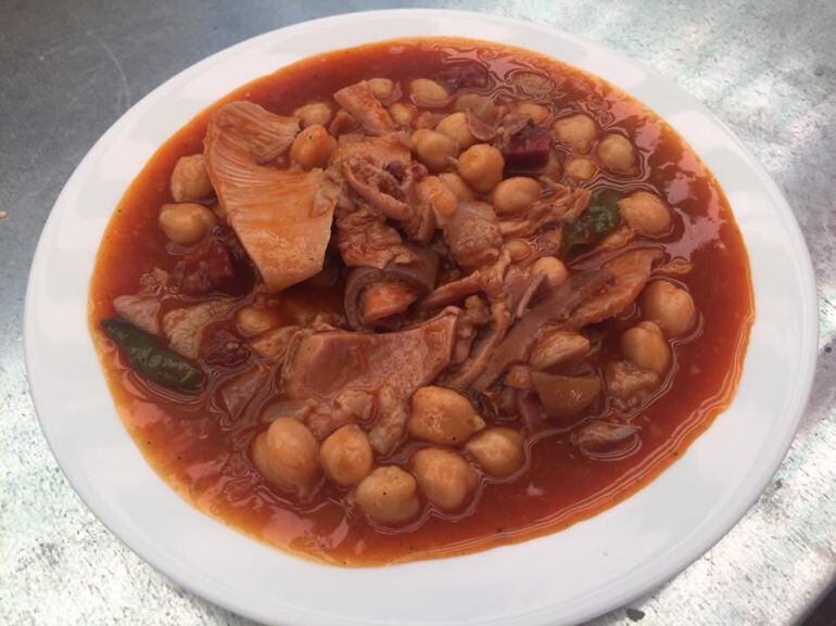 Plato de Menudo típico de la cocina jerezana y andaluza