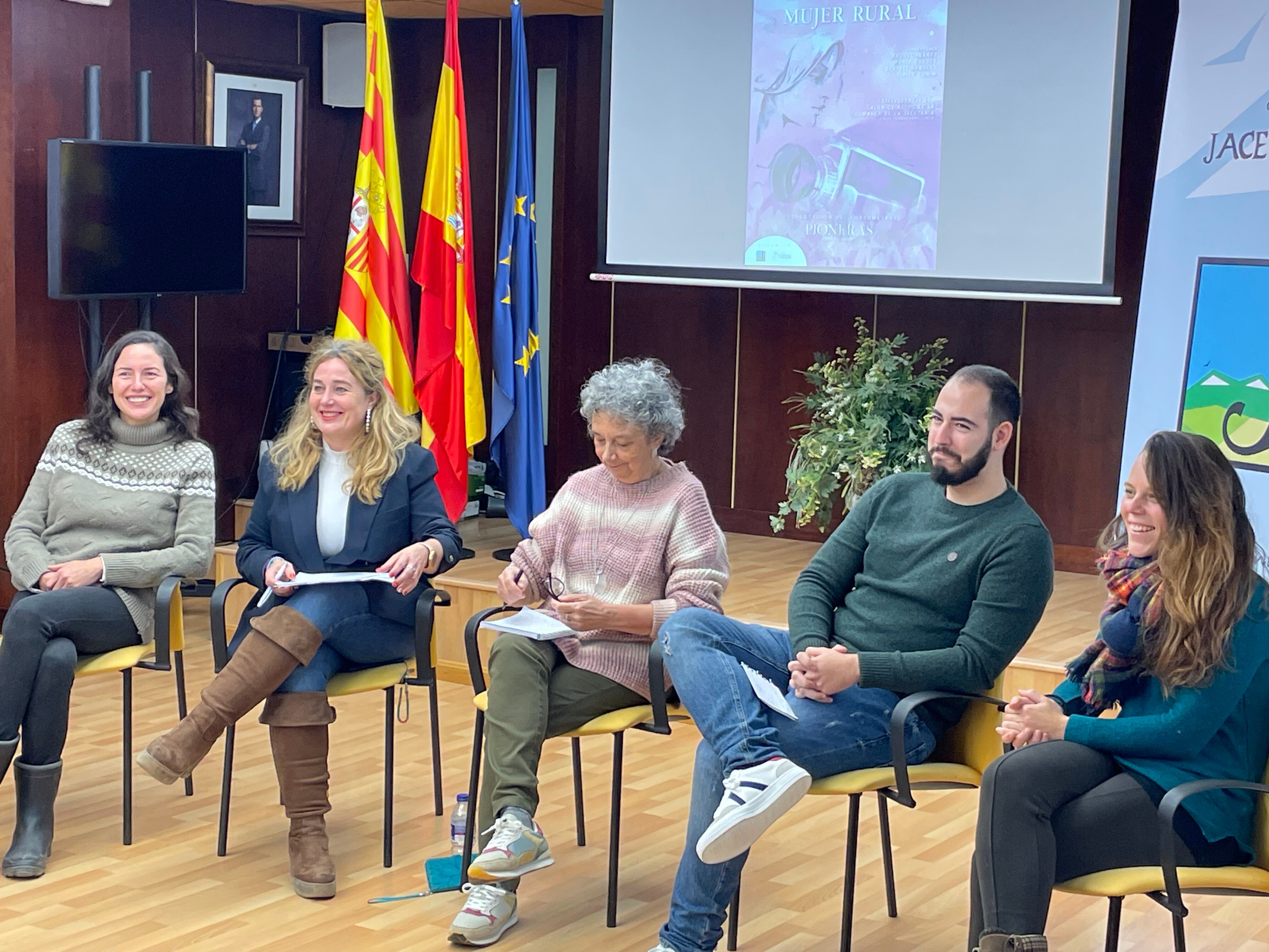 La sede de la Comarca de La Jacetania ha acogido el encuentro “El cine y la mujer rural”