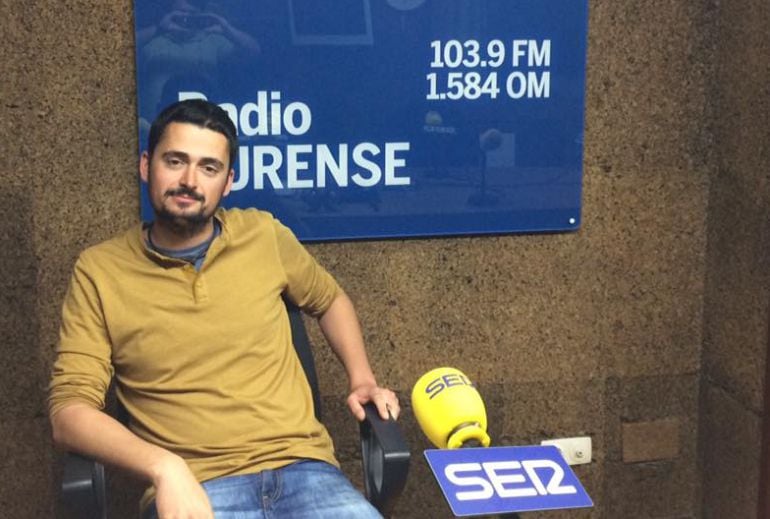 Mariño Vazquez en los estudios de Radio Ourense