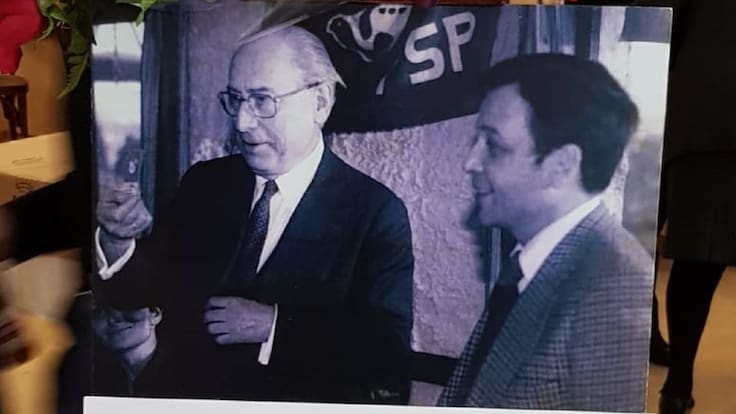 Carmen Veiga, viuda de Francisco Prendes-Quirós tras nombramiento Hijo Predilecto Gijón título póstumo