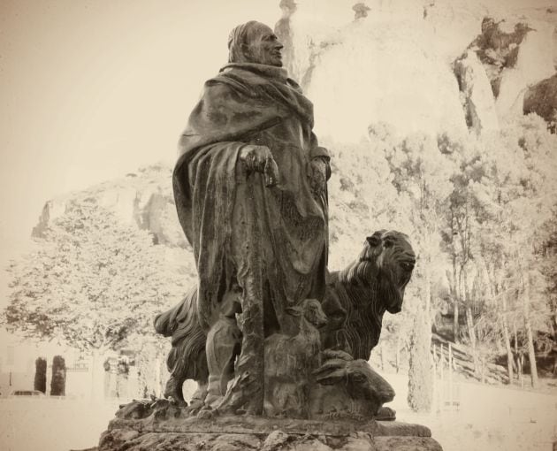 Escultura del Pastor de las Huesas del Vasallo, bajo el puente de San Pablo en Cuenca, obra de Marco Pérez.