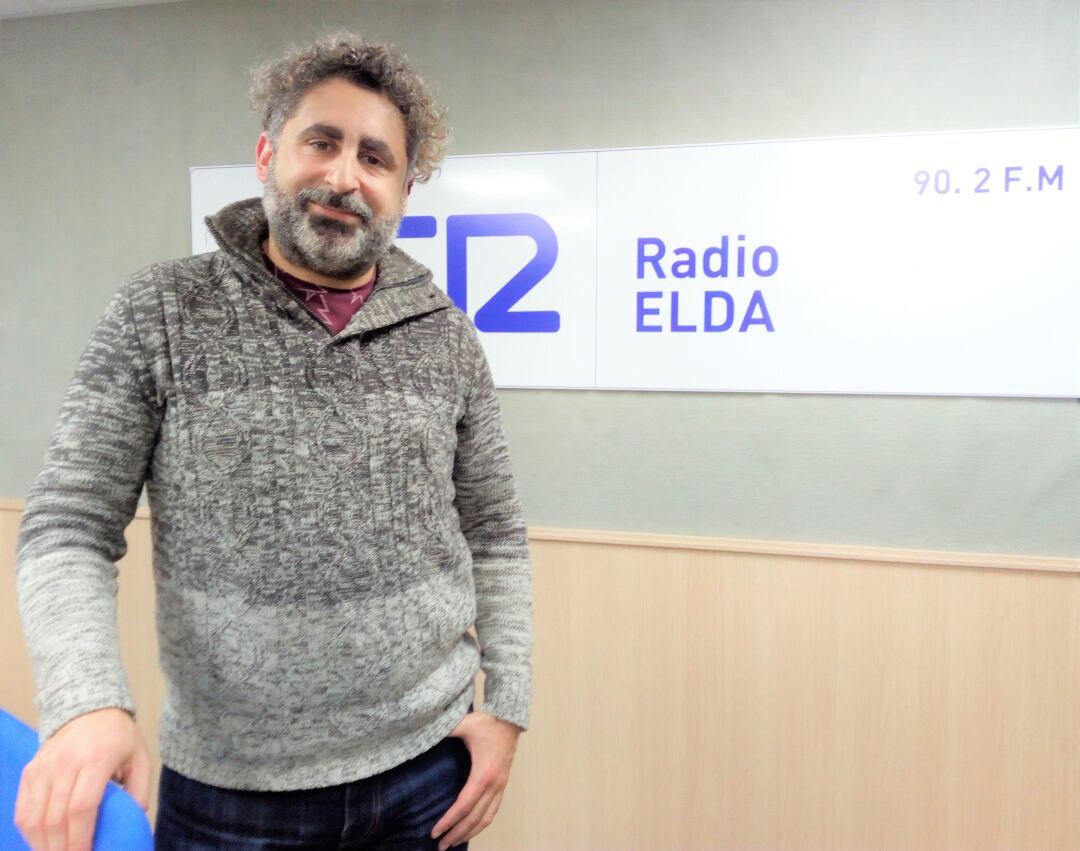 El actor y guionista Martín Román en Radio Elda al finalizar la entrevista en el program Hoy por Hoy Elda Vinalopó