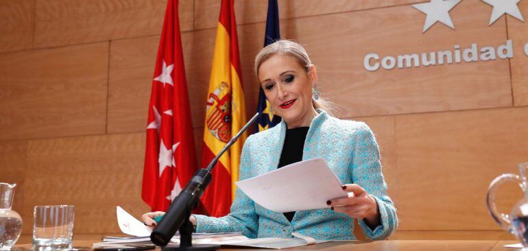 Fotografía facilitada por la Comunidad de Madrid de la rueda de prensa ofrecida por la presidenta regional, Cristina Cifuentes, al término de la reunión del Consejo de Gobierno. 