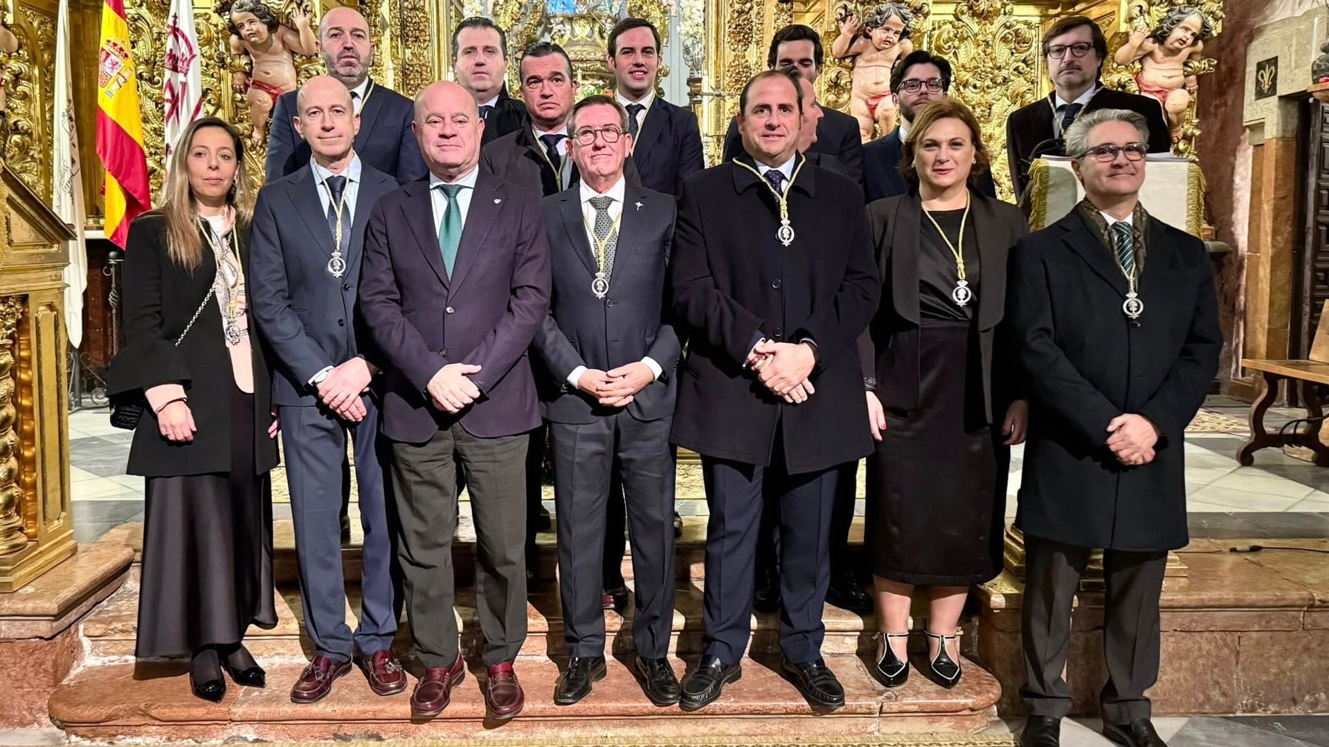 Nueva Junta de Gobierno de la Agrupación de Cofradías de Semana Santa de Antequera junto al alcalde de la ciudad