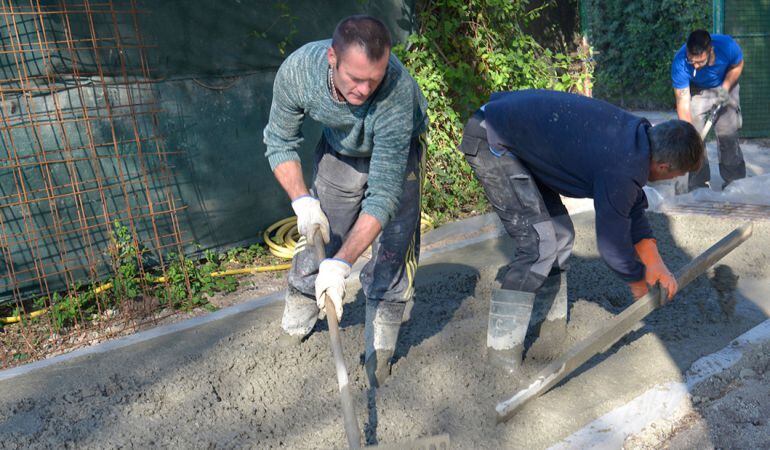 La empresa pública GESVIVAL se dedica a trabajos de mantenimiento público, además de fomento de la vivienda