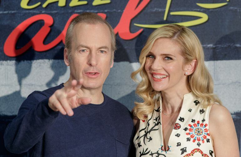 El actor Bob Odenkirk y la actriz Rhea Seehorn, protagonistas de &#039;Better call Saul&#039;, durante su visita a Madrid con Movistar Series