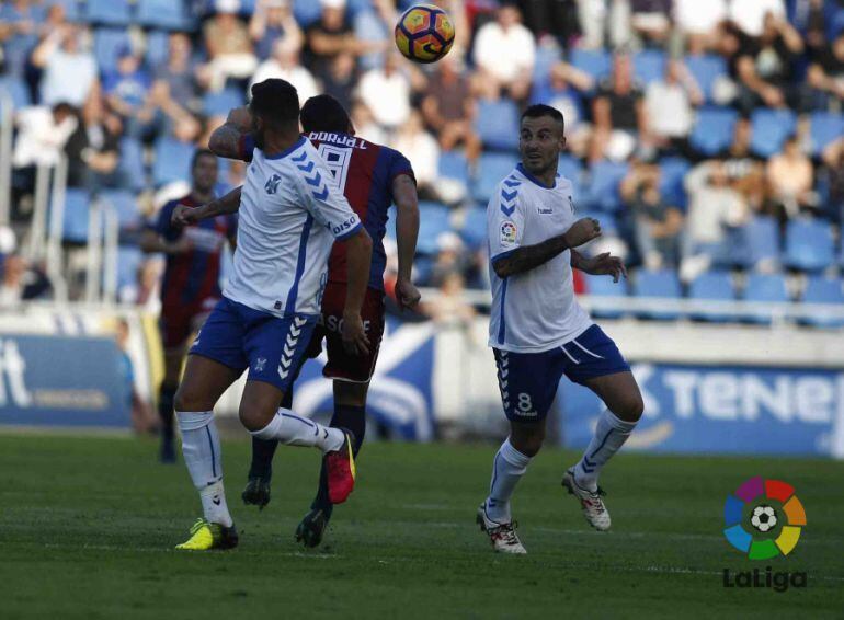 Tenerife y Huesca empataron a un gol en un encuentro entretenido