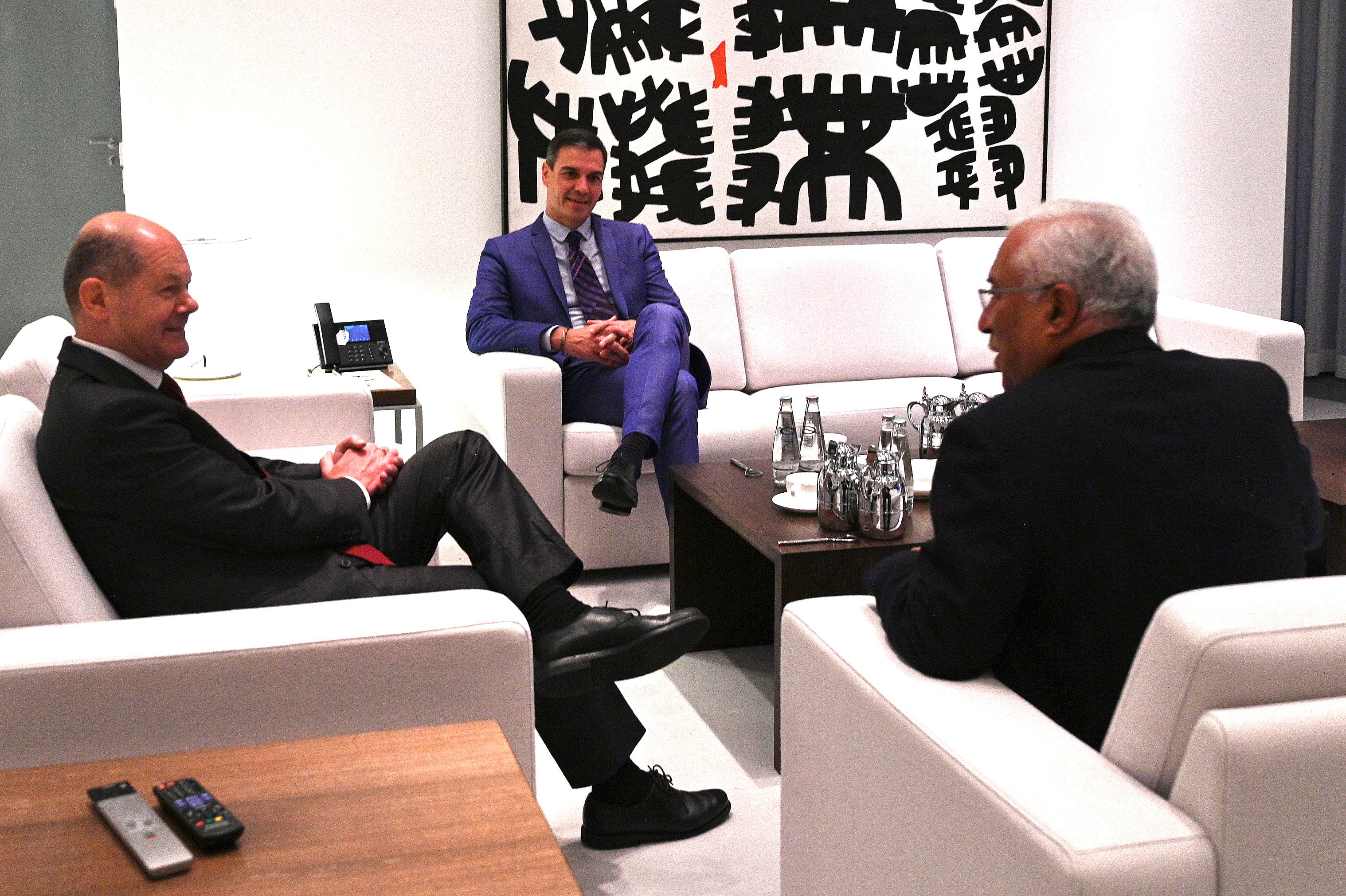 El presidente del Gobierno, Pedro Sánchez, con el canciller alemán, Olaf Scholz, y el primer ministro portugués, Antonio Costa