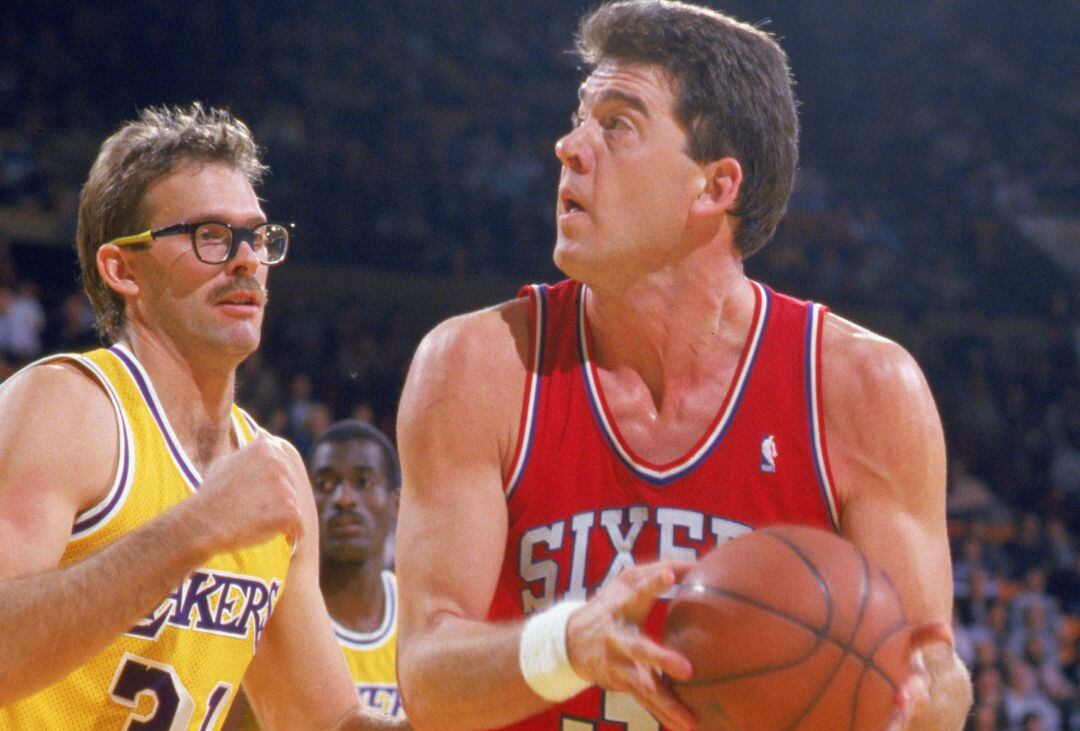 Mark McNamara ganó el anillo de la NBA con los Sixers.