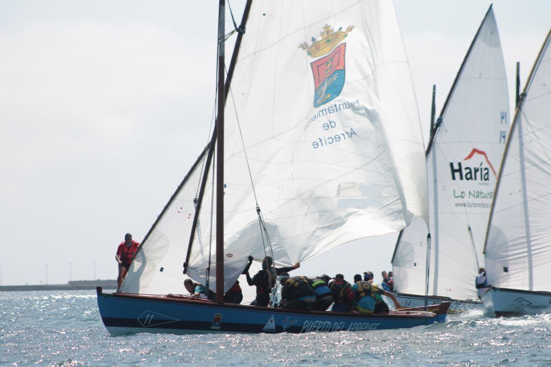 El barquillo &quot;Puerto del Arrecife&quot; en plena competición.