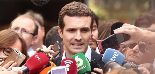 Pablo Casado atiende a los medios tras anunciar su candidatura a liderar el PP