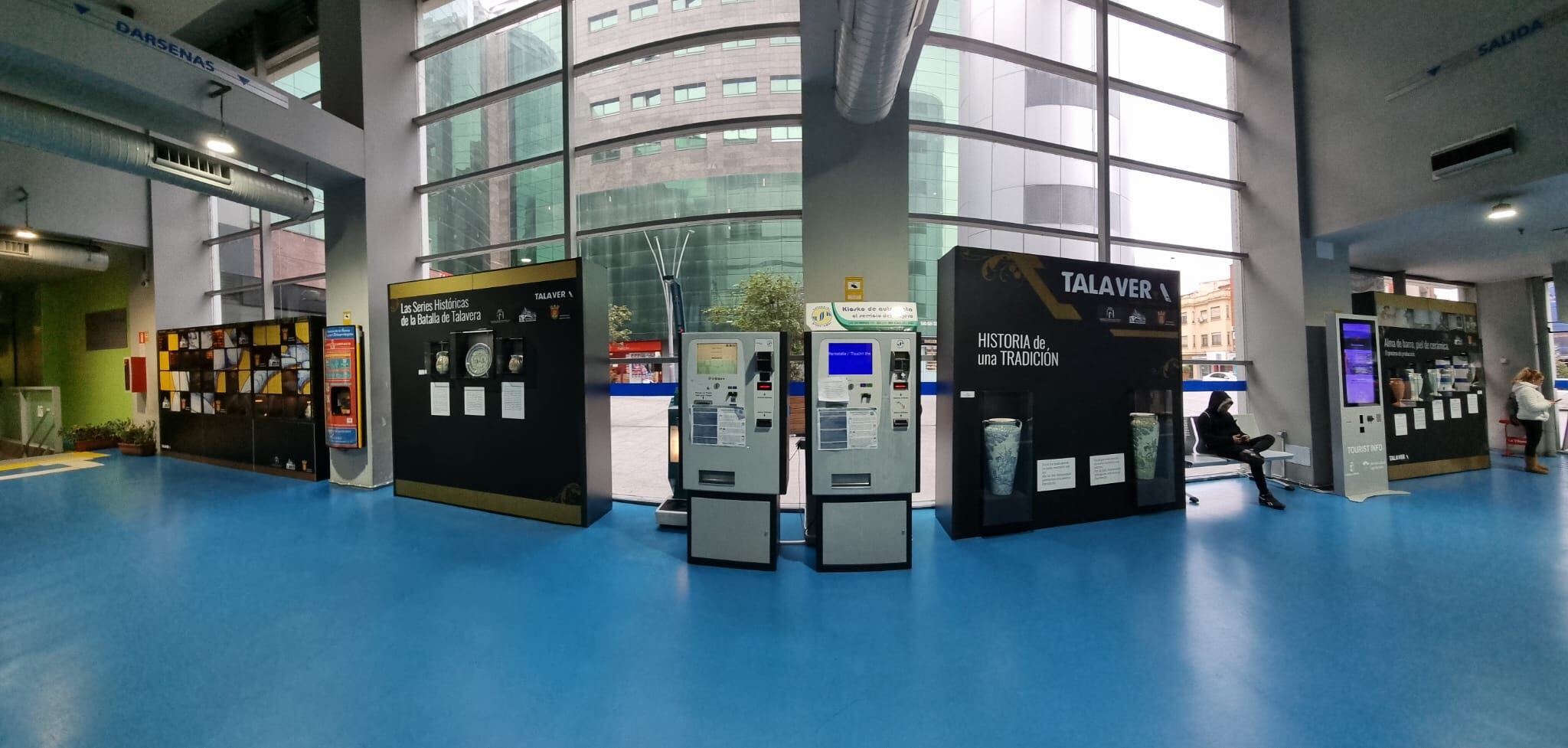 Exposición de cerámica permanente en la Estación de Autobuses de Talavera