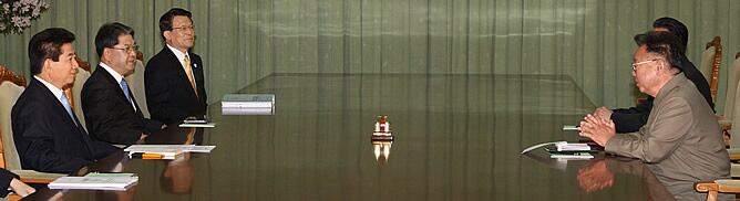 El líder norcoreano, Kim Jong-il, y el presidente surcoreano, Roh Moo-hyun.