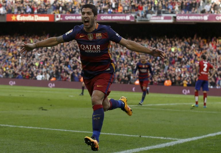 Luis Suárez celebra el segundo gol del Barça.