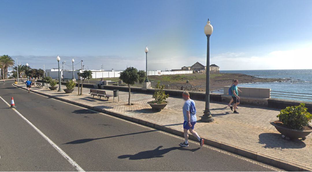 Islote del Francés desde la Avenida Marítima.