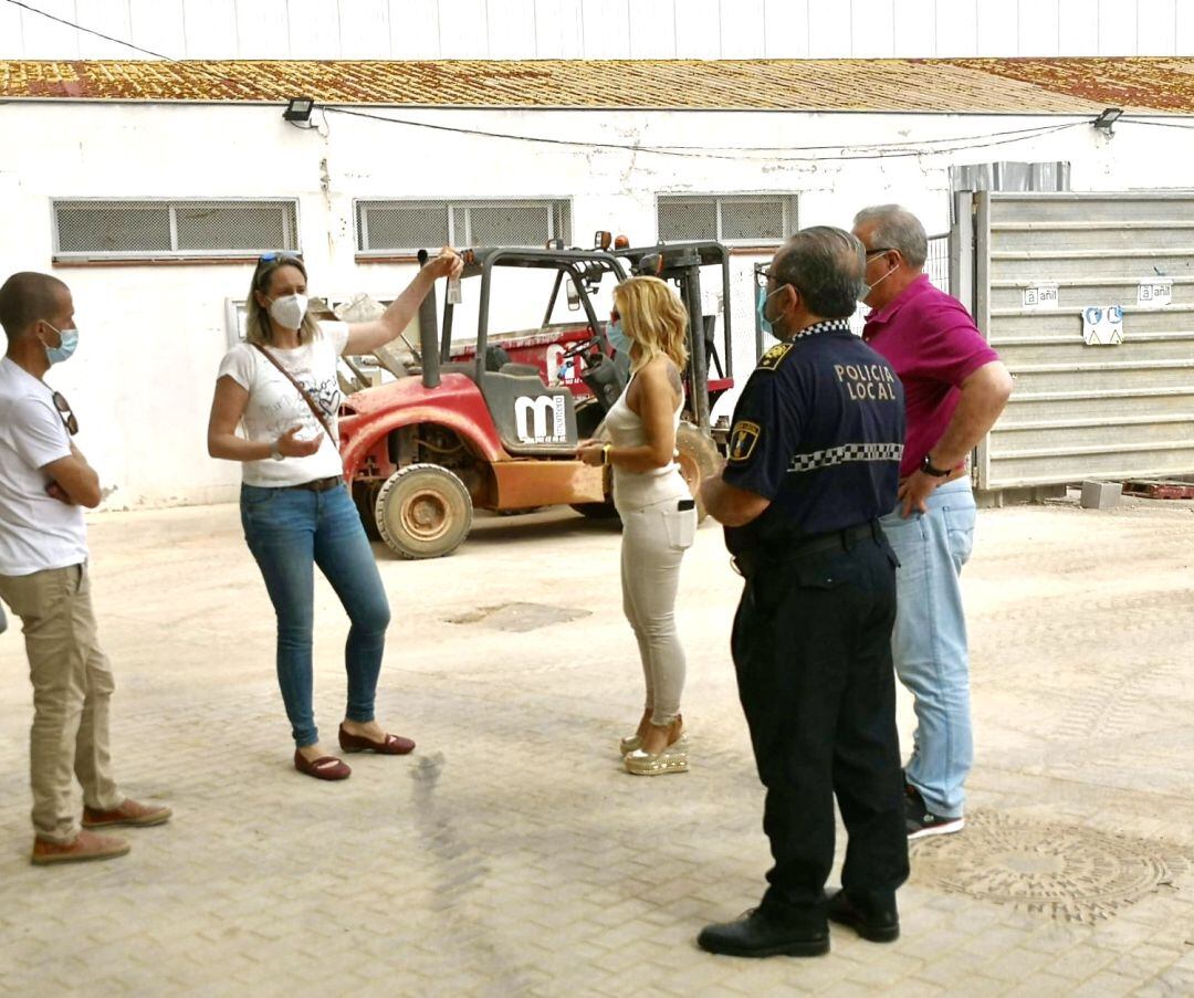 Policía Local y los departamentos de Educación, Territorio y Servicio Municipal de Mantenimiento y Logística (SMML) han visitado el barrio para diseñar la nueva configuración