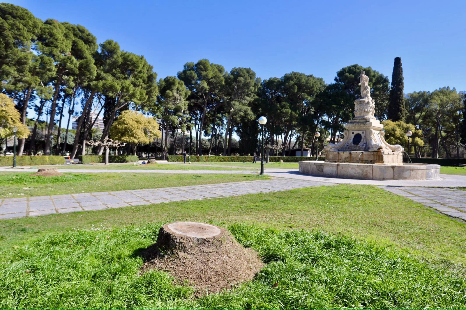 Inicio de la reforma de la Plaza de la Princesa, con la Fuente de Neptuno, en el Parque Grande José Antonio Labordeta de Zaragoza