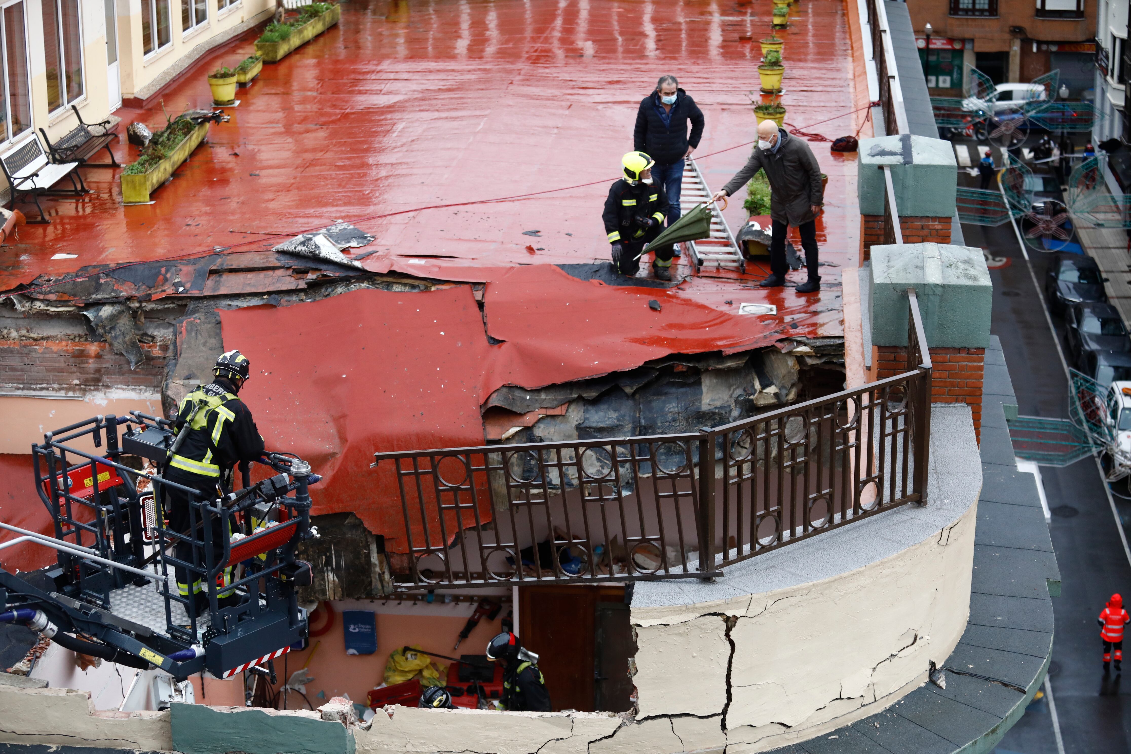 GIJON ASTURIAS, SPAIN - JANUARY 05: Firefighters work on the collapse of the terrace of the San Vicente de Paul school in Gijon, January 5, 2022, in Gijon, Asturias, Spain. Two workers have been injured in a collapse inside the San Vicente de Paul school. In addition, firefighters are trying to locate two people who are not responding to calls and could be trapped in the rubble. The collapse involved the collapse of part of the slab of the rooftop terrace of the building. (Photo By Jorge Peteiro/Europa Press via Getty Images)