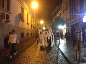 Nazarenos de El Huerto volviendo a su templo. 