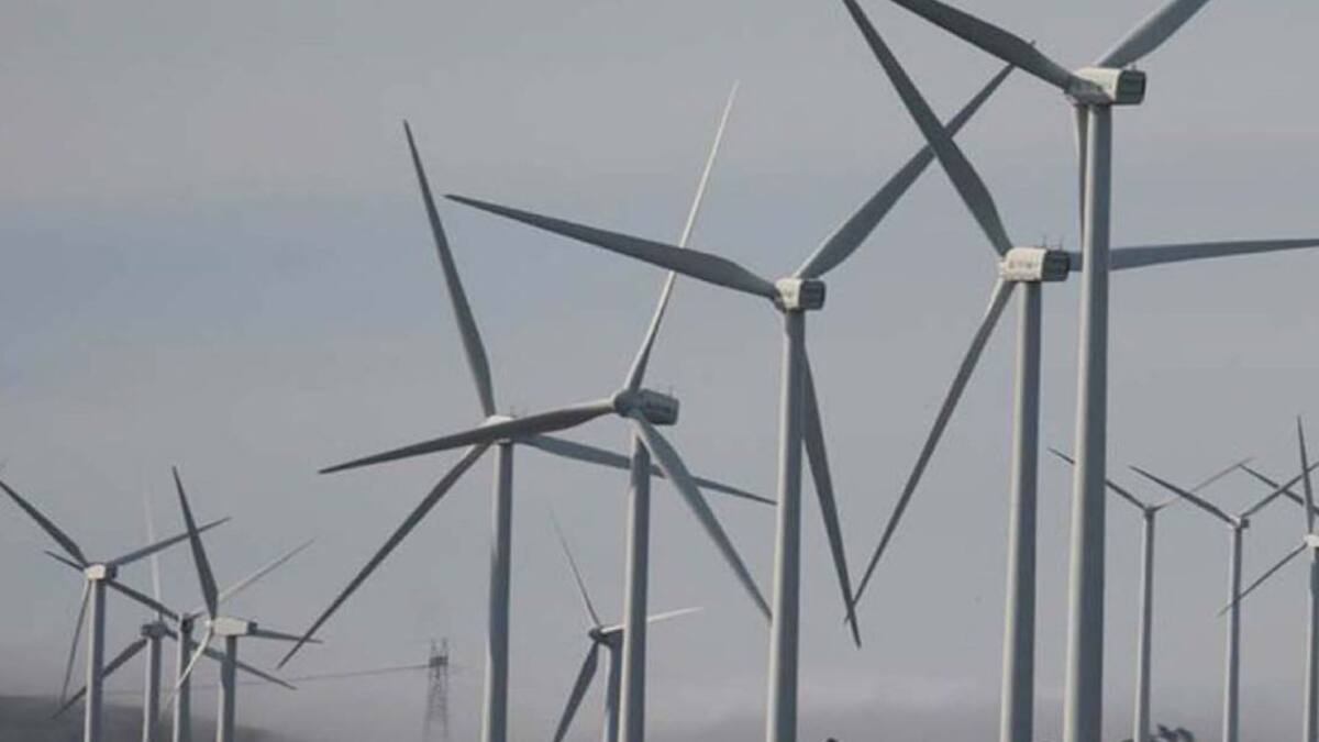 Una veintena de colectivos pide paralizar los proyectos eólicos de Cantabria