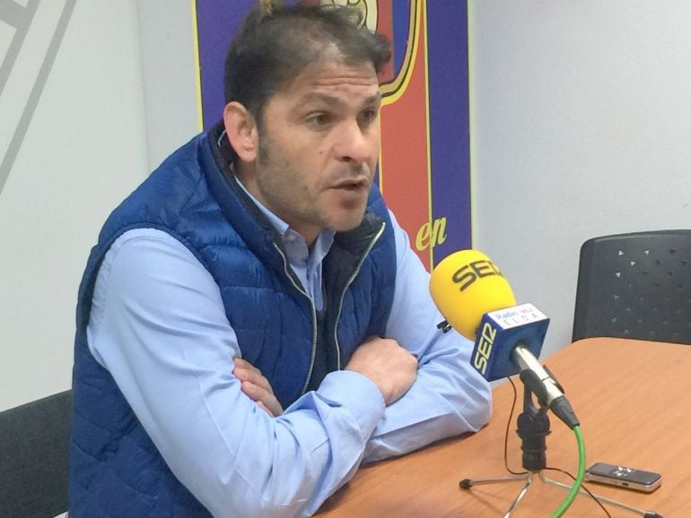 Miguel Ángel Mullor seguirá al frente de la plantilla del Eldense