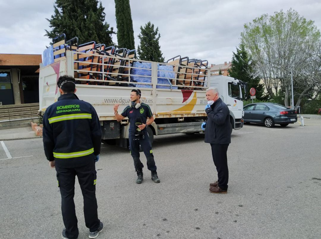 Traslado de camas desde la Residencia de Estudiantes