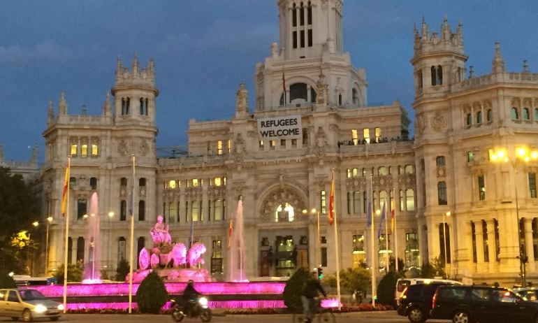 Cibeles iluminada de rosa, este lunes, en el Día Mundial Contra el Cáncer de Mama.