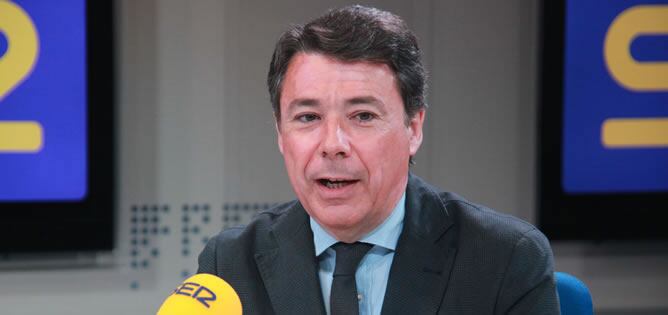 El presidente de la Comunidad de Madrid, Ignacio González, en los estudios de la Cadena SER en una imagen de archivo