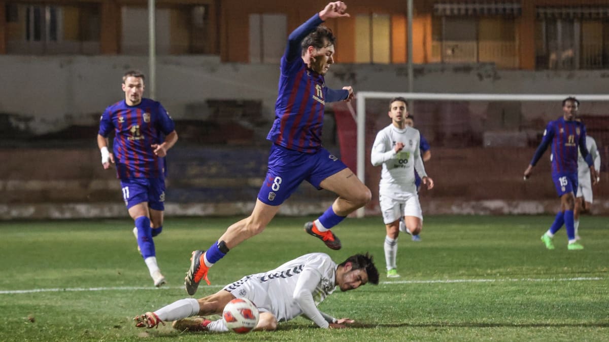 El Eldense B vio volar un punto ante el Olimpic de Xàtiva en el último suspiro (0-1)