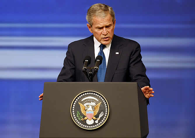 Bush hoy durante su discurso pronunciado en Abu Dhabi