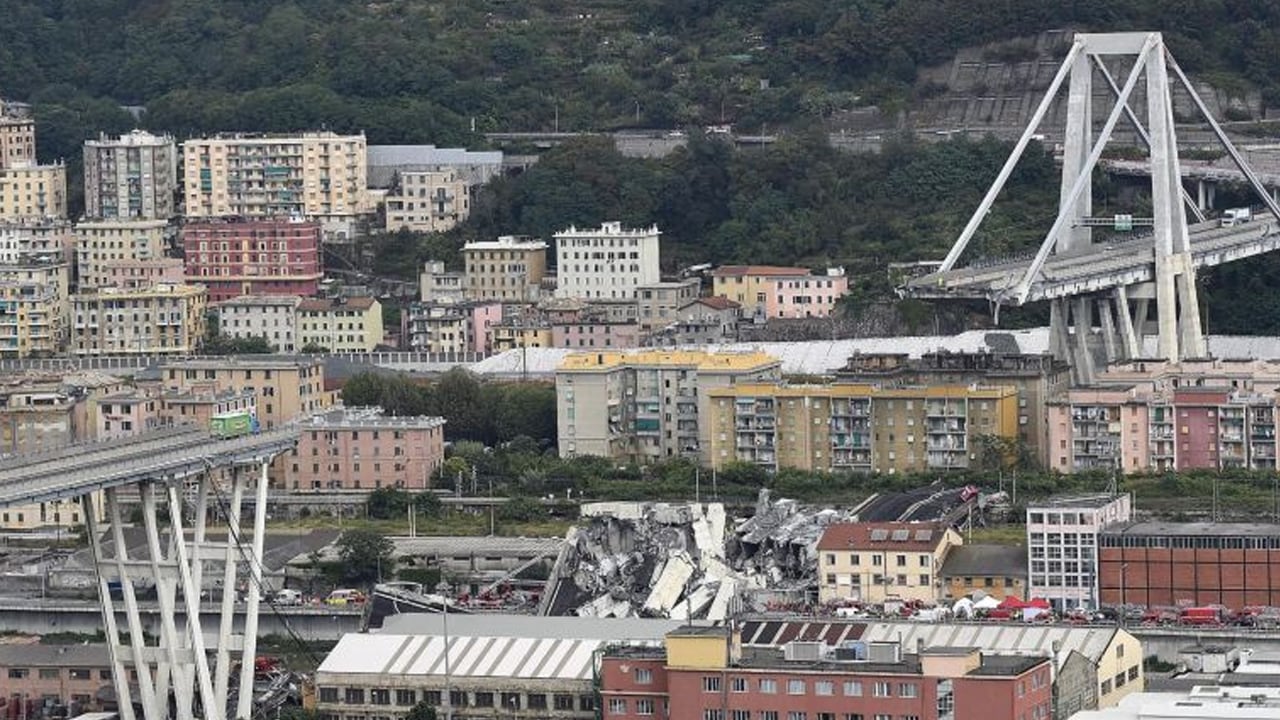 Puente de una autovía en Génova (Italia) roto en 2018 causando 43 víctimas mortales