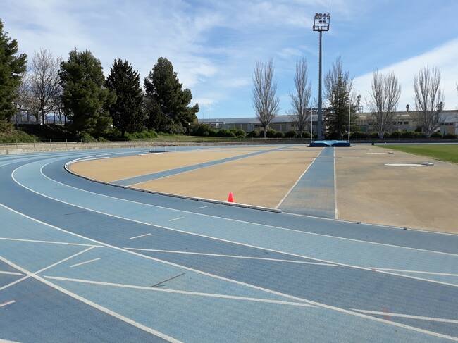Pistas atletismo Ciudad Deportiva José María Escriche de Huesca