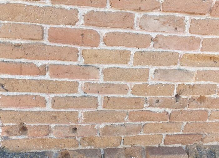 Muro del cementerio municipal de Talavera con los impactos de bala de los fusilados durante el franquismo