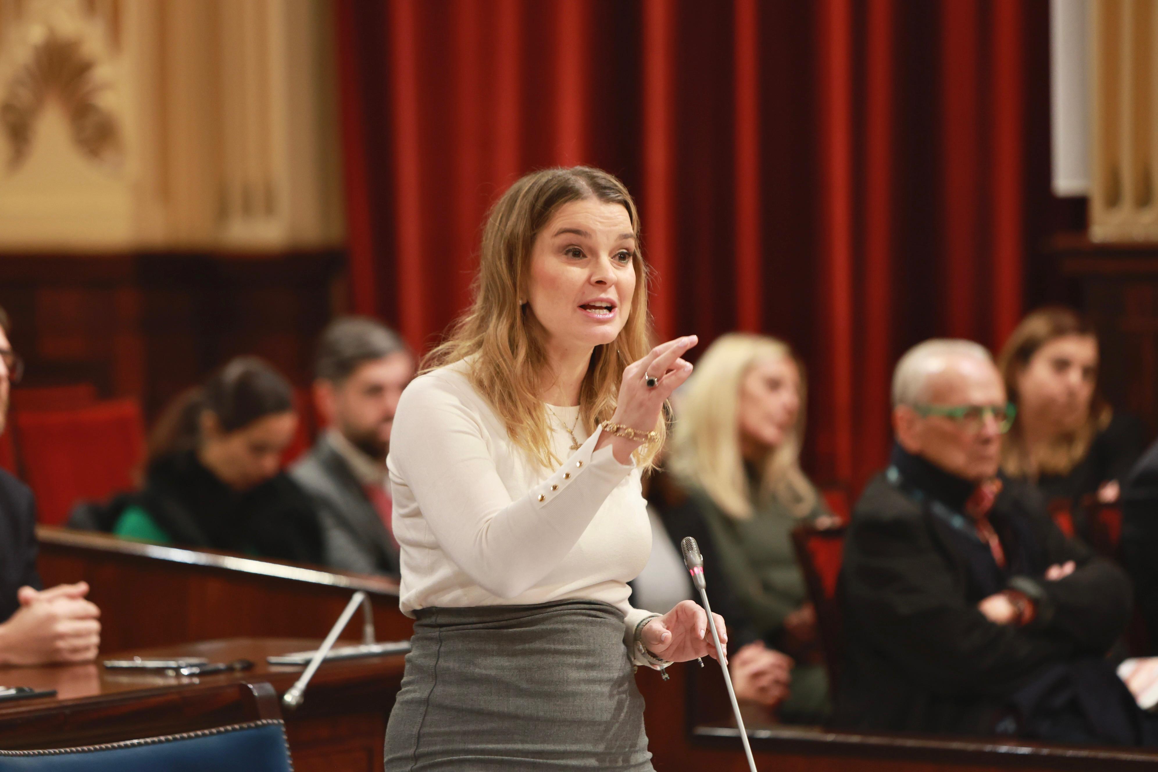 Imagen de Marga Prohens en el pleno del Parlament