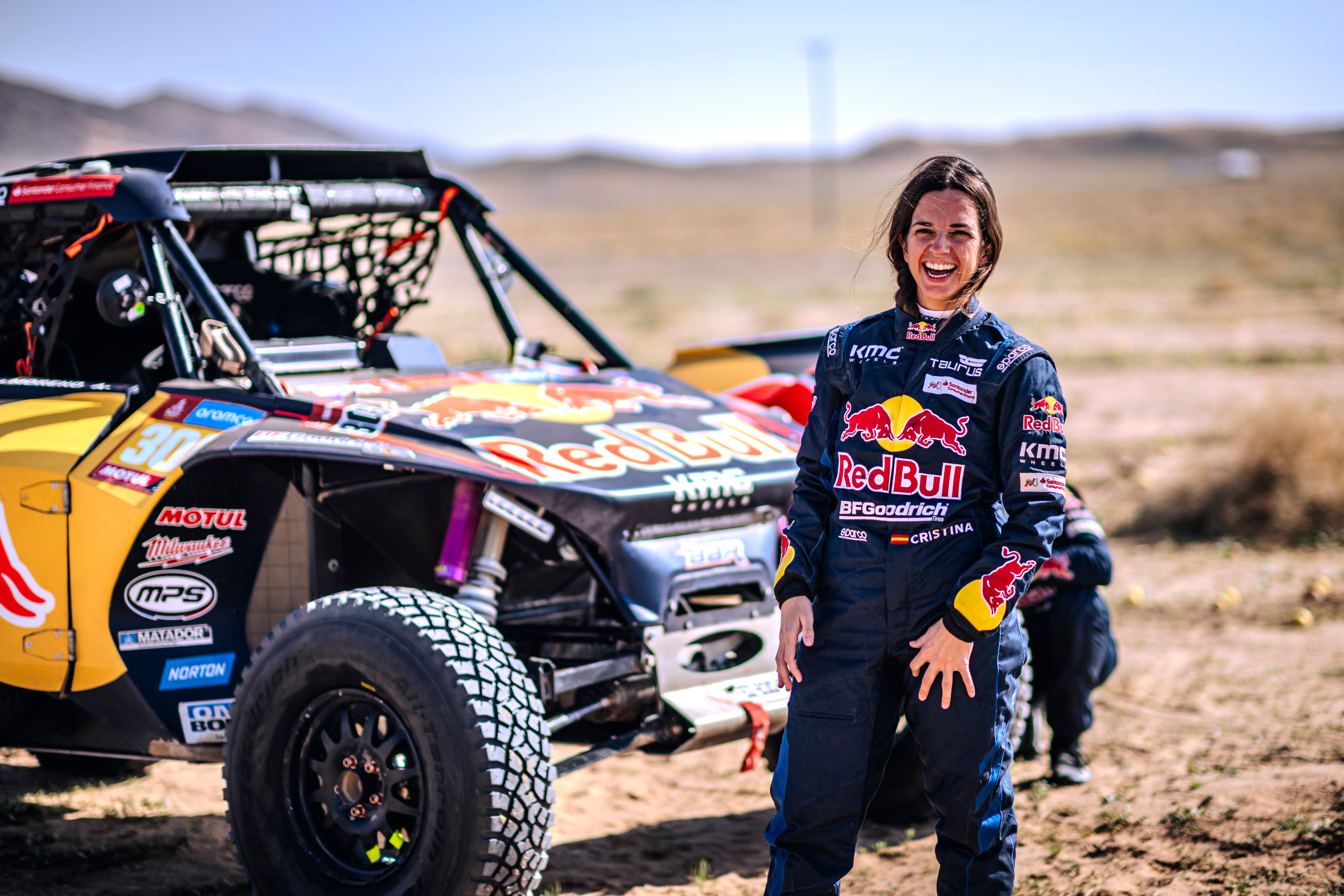 Cristina Gutiérrez, feliz al término del Rally Dakar 2024. / Foto: Marcelo Maragni / Red Bull Content Pool