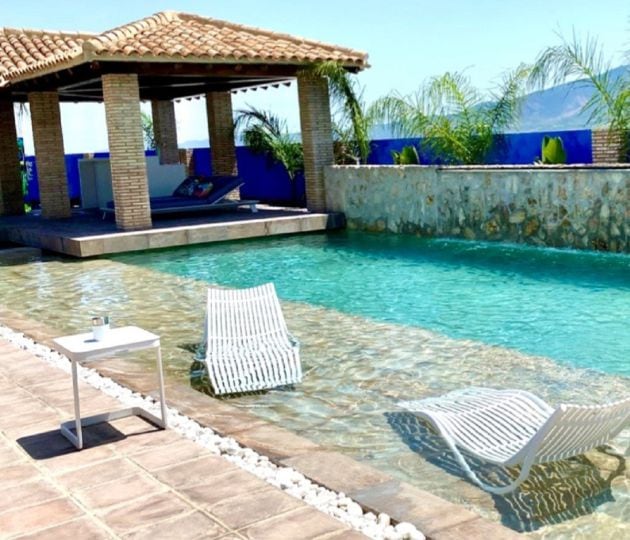 Una de las piscinas personalizadas construida por Piscinas Lass