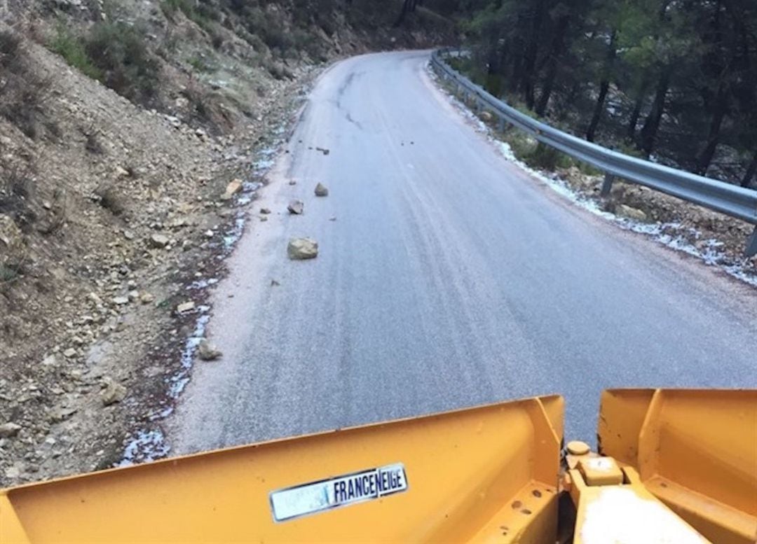 Intervención en un camino forestal.