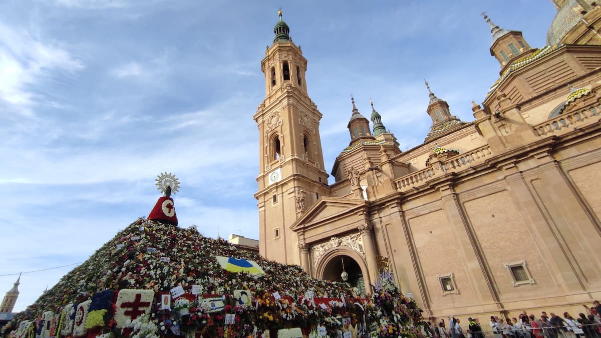 La Ofrenda de Flores a la Virgen del Pilar: una historia de 65 años que empieza en Valencia y en Radio Zaragoza (12/10/2023)