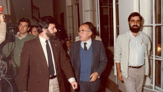 Julio Anguita con Santiago Carillo y Rafael Carmona en una visita del líder deL PCE al Ayuntamiento de Córdoba