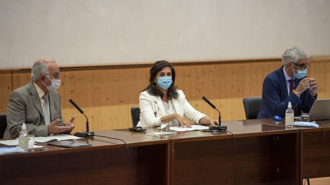 Concha Andreu y Pedro Uruñuela en la reunión con los directores de los centros de Rioja Alta
