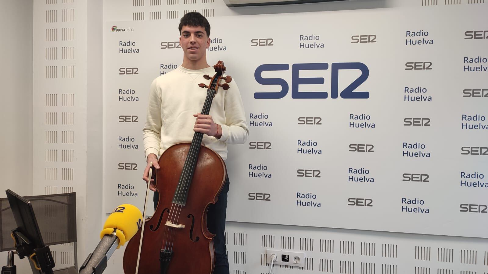 Sergio Lazo, violonchelista onubense